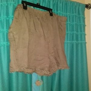 Cute Khaki Shorts XXL